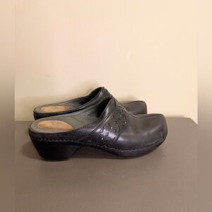 Women’s Dansko Leather Clogs (Size 38 = Womens 7)